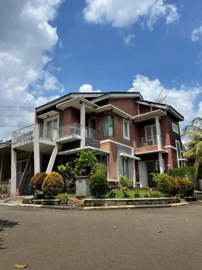 Dijual Rumah Hoek Semi Furnish