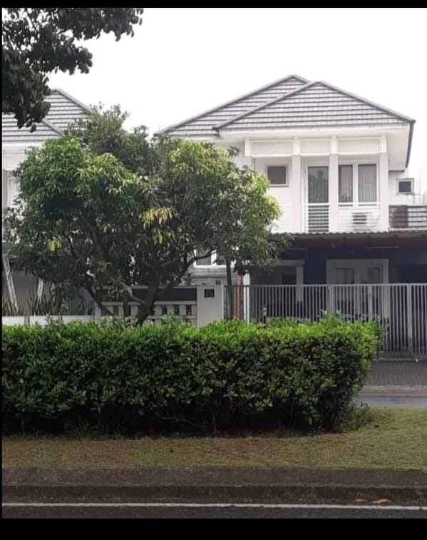 Turun harga ! Dijual rumah Boulevard Semi furnished