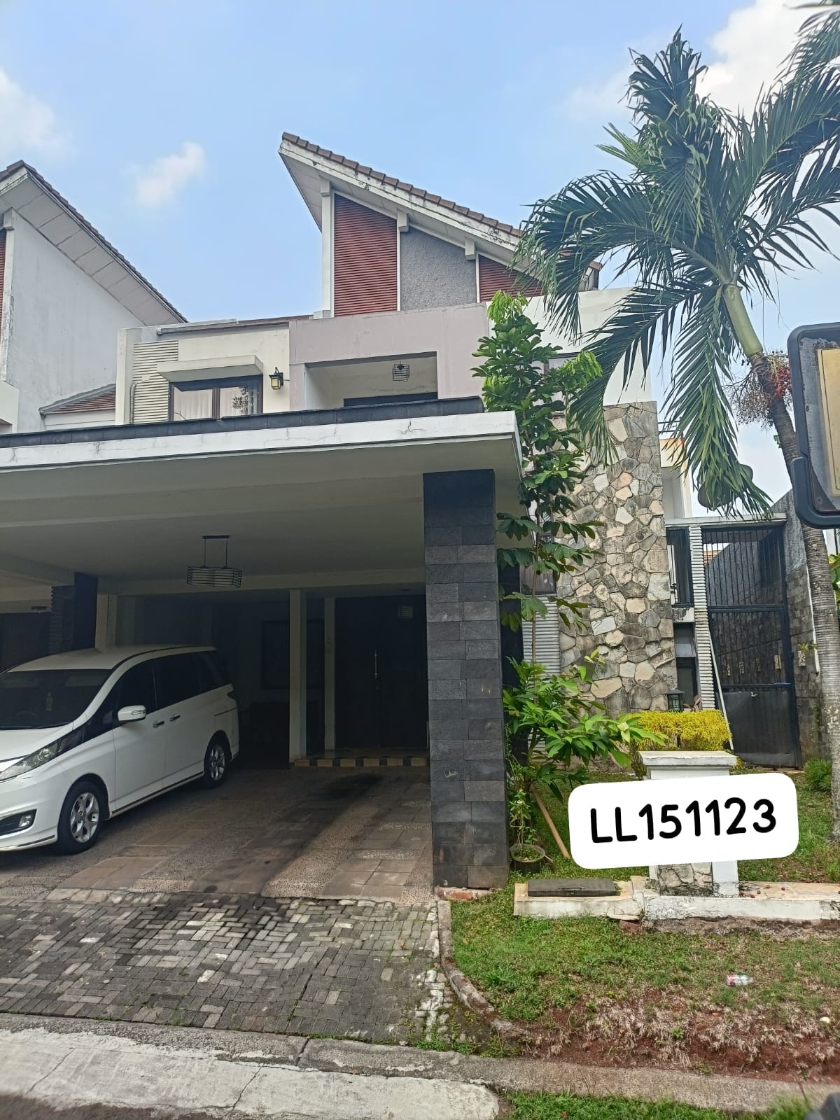 DIJUAL RUMAH FULL RENOVASI