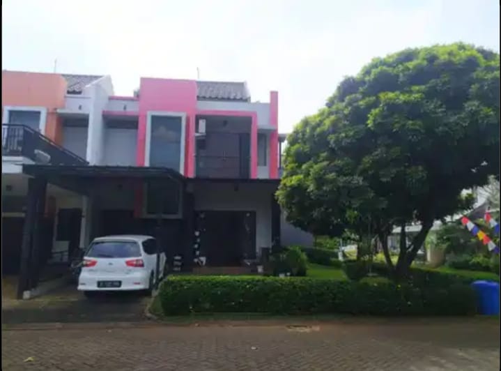 Dijual Rumah Hoek Hadap Taman