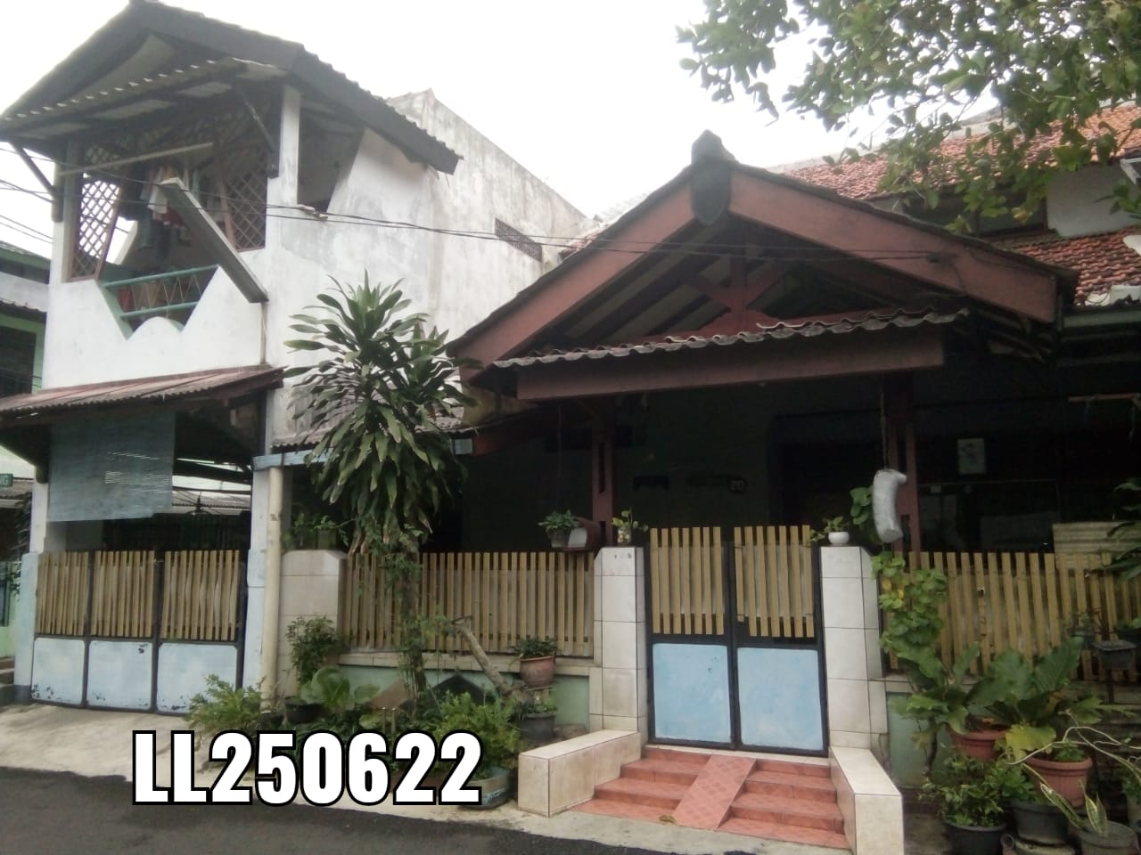 DIJUAL!! Rumah hook 2 lantai 