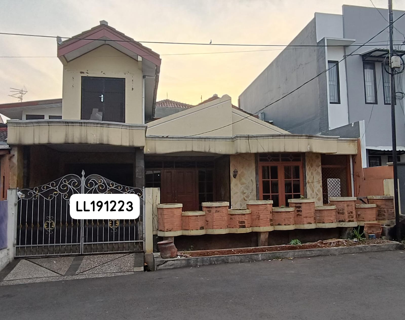 DIJUAL RUMAH DI BOULEVARD KOMPLEK