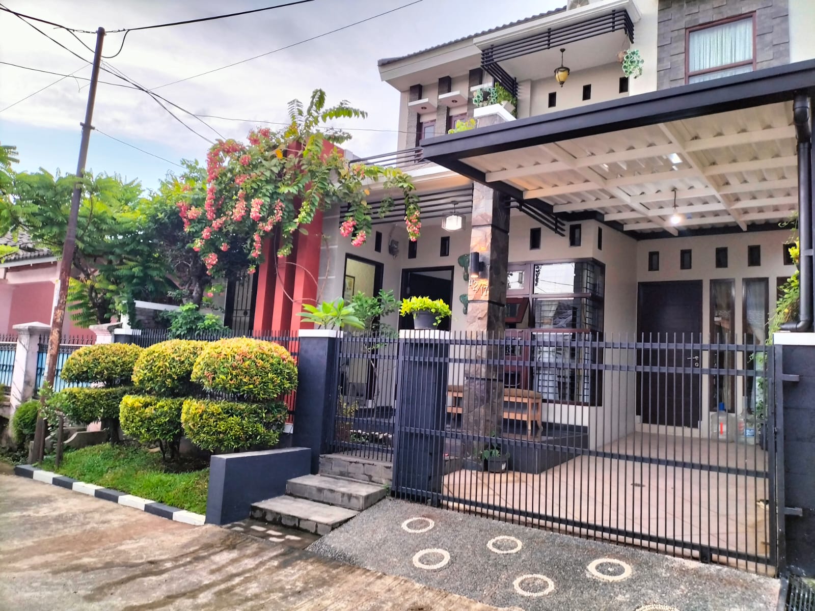 Dijual Rumah Full Furnished Asri Siap Huni