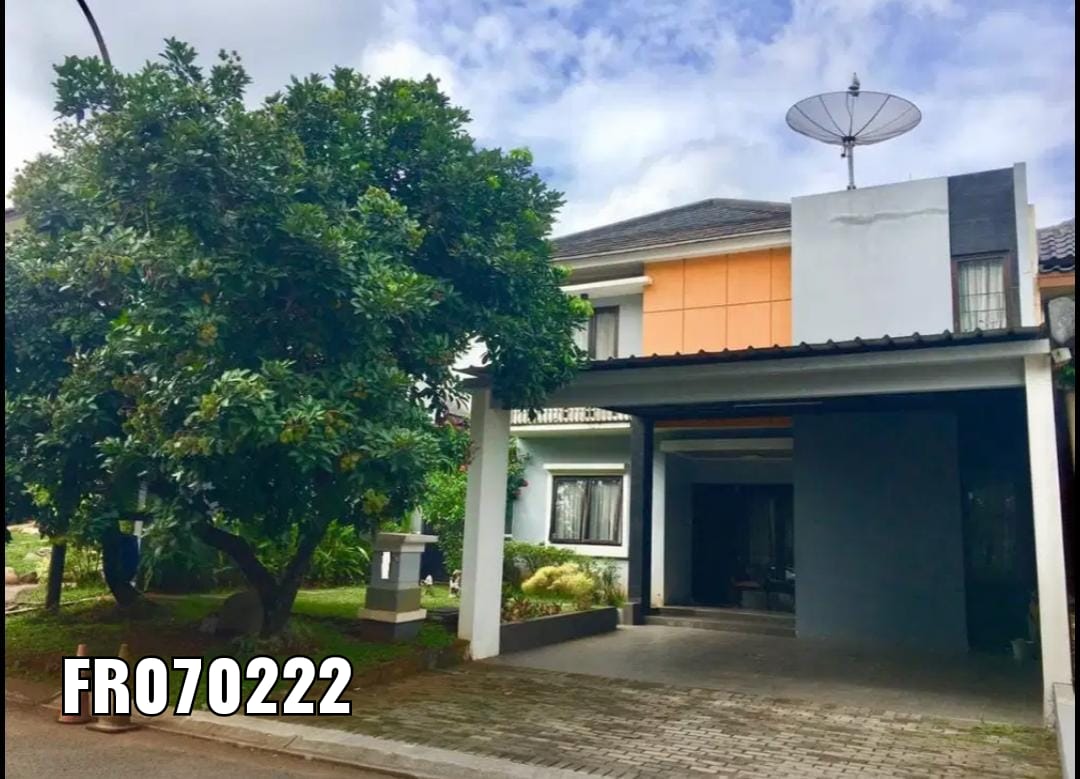 For sale. Rumah Cantik, depan Taman pinus 