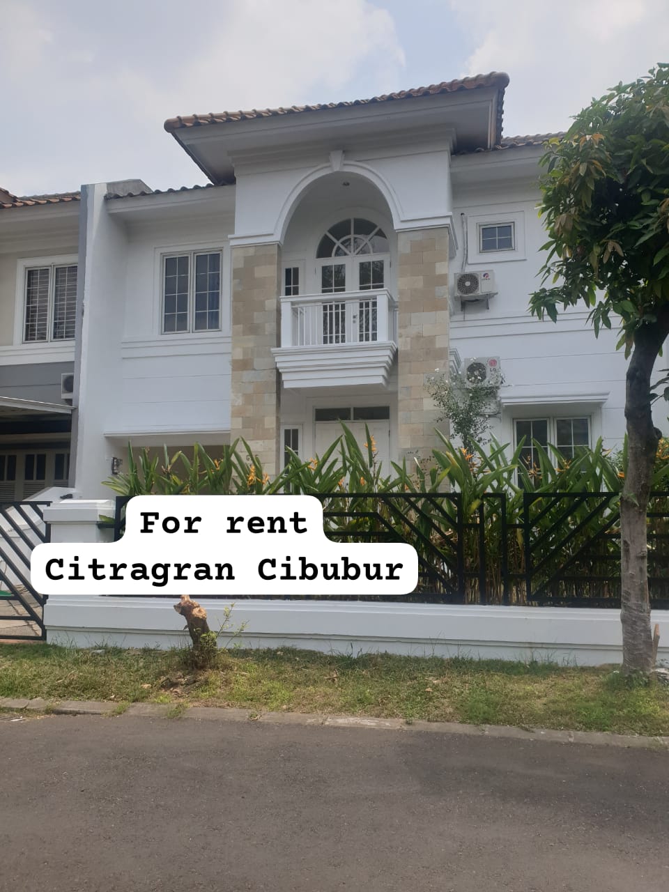 For rent  ( Disewakan ) rumah rapih