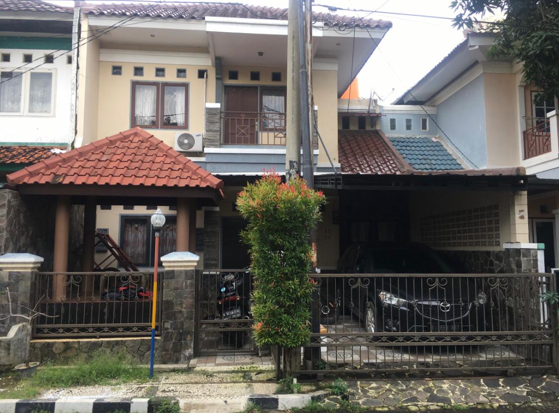 Dijual rumah 2 lantai dalam perumahan