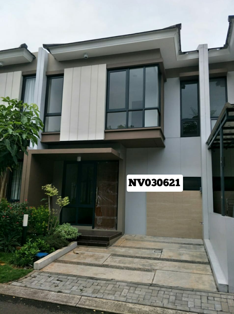 For Sale, Rumah Baru, 2 Lantai di Kota Wisata Cibubur.