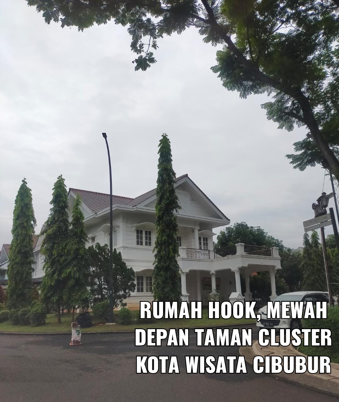 For sale Rumah mewah hook, depan Taman Cantik