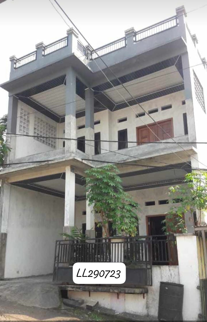 DIJUAL RUMAH 3 LANTAI