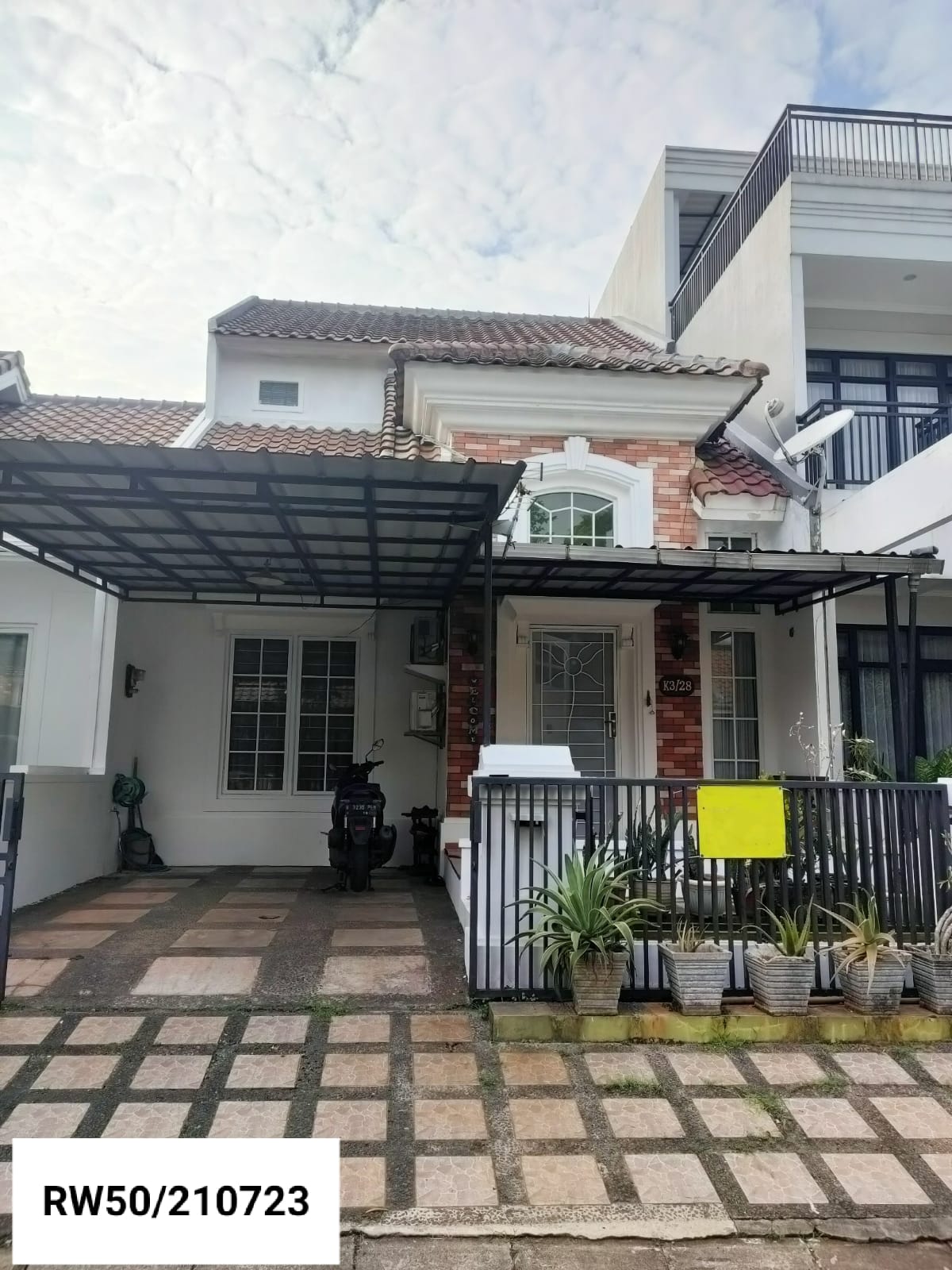 Dijual Rumah Semi Furnish. Lokasi Strategis Lingkungan Nyaman Dan Asri