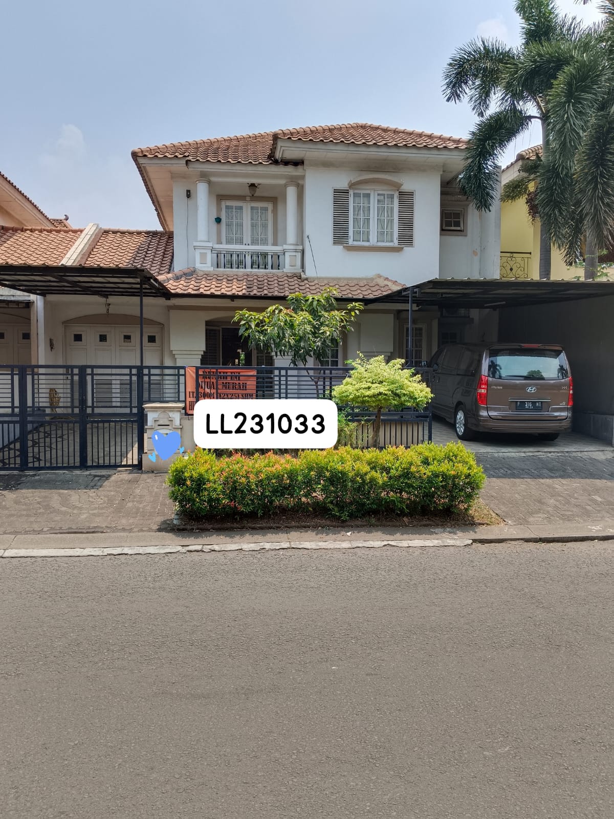 DIJUAL RUMAH BOULEVARD UTAMA Rumah 2 lantai